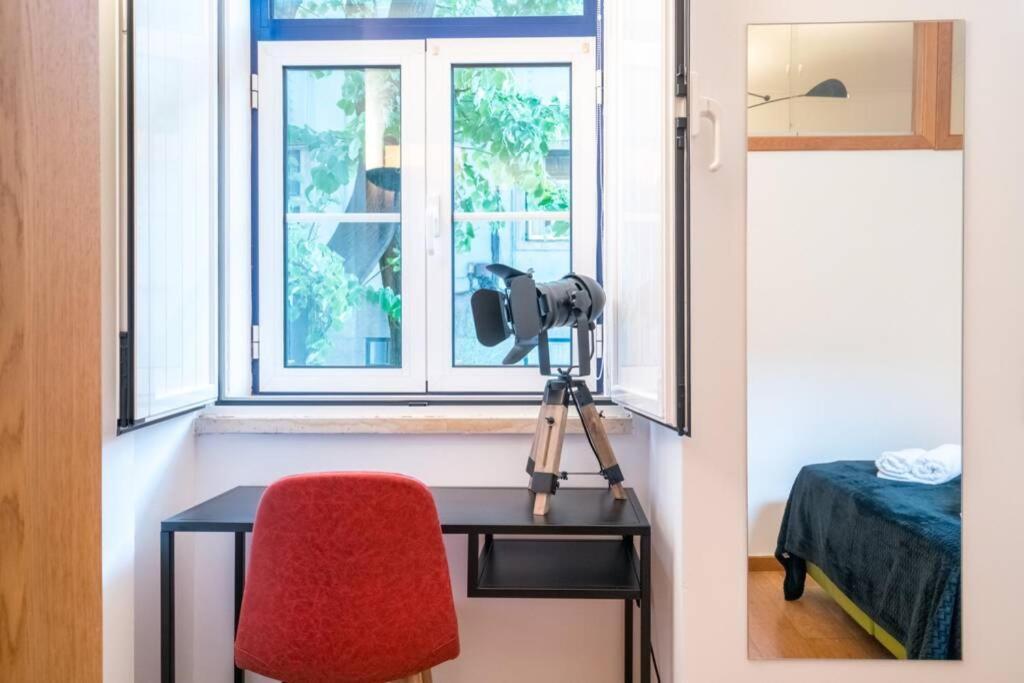 Beautiful Apartment Near The Center Of Lisbona Esterno foto
