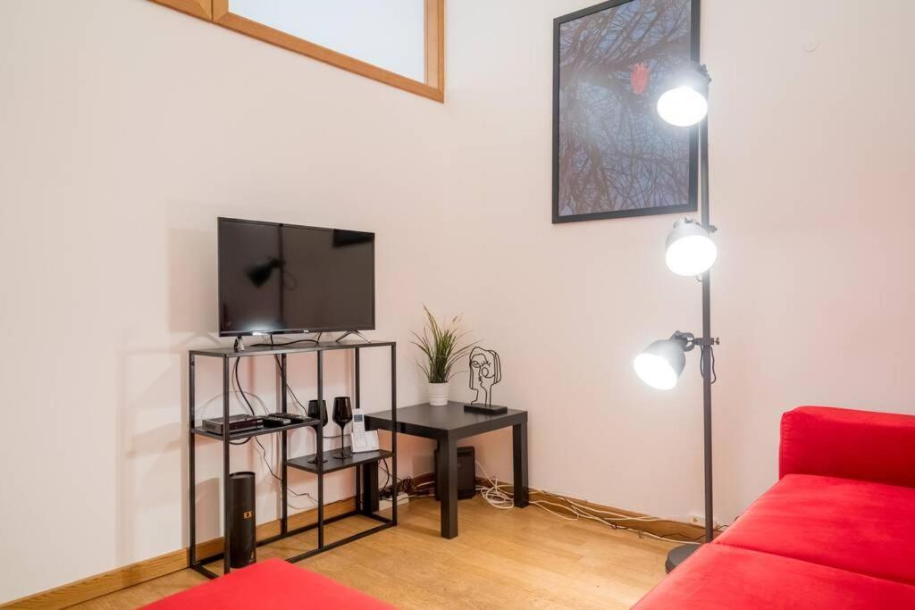 Beautiful Apartment Near The Center Of Lisbona Esterno foto
