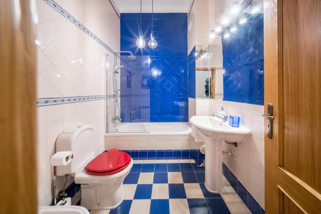 Beautiful Apartment Near The Center Of Lisbona Esterno foto