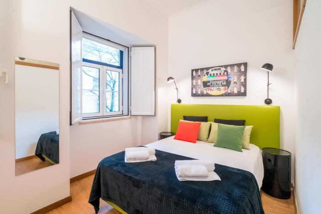 Beautiful Apartment Near The Center Of Lisbona Esterno foto