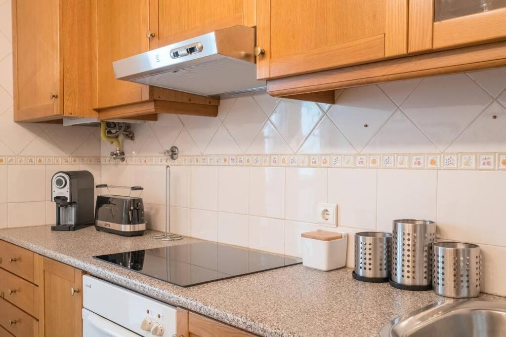 Beautiful Apartment Near The Center Of Lisbona Esterno foto
