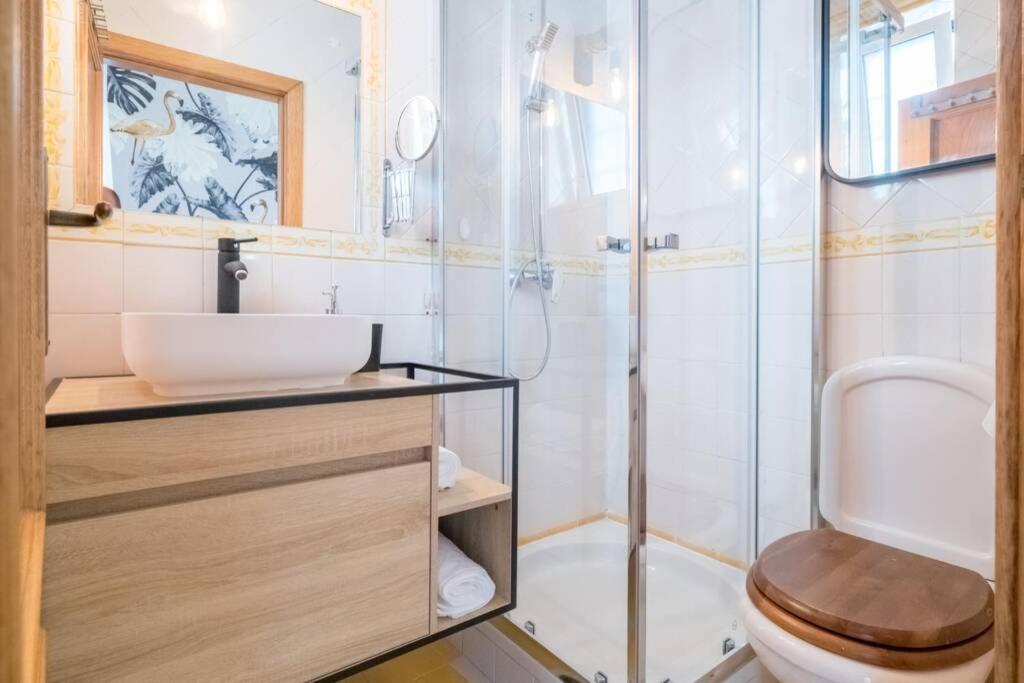 Beautiful Apartment Near The Center Of Lisbona Esterno foto