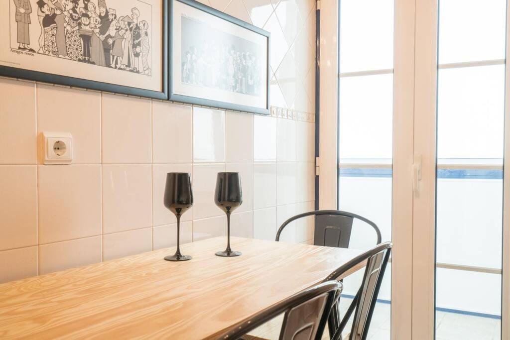 Beautiful Apartment Near The Center Of Lisbona Esterno foto