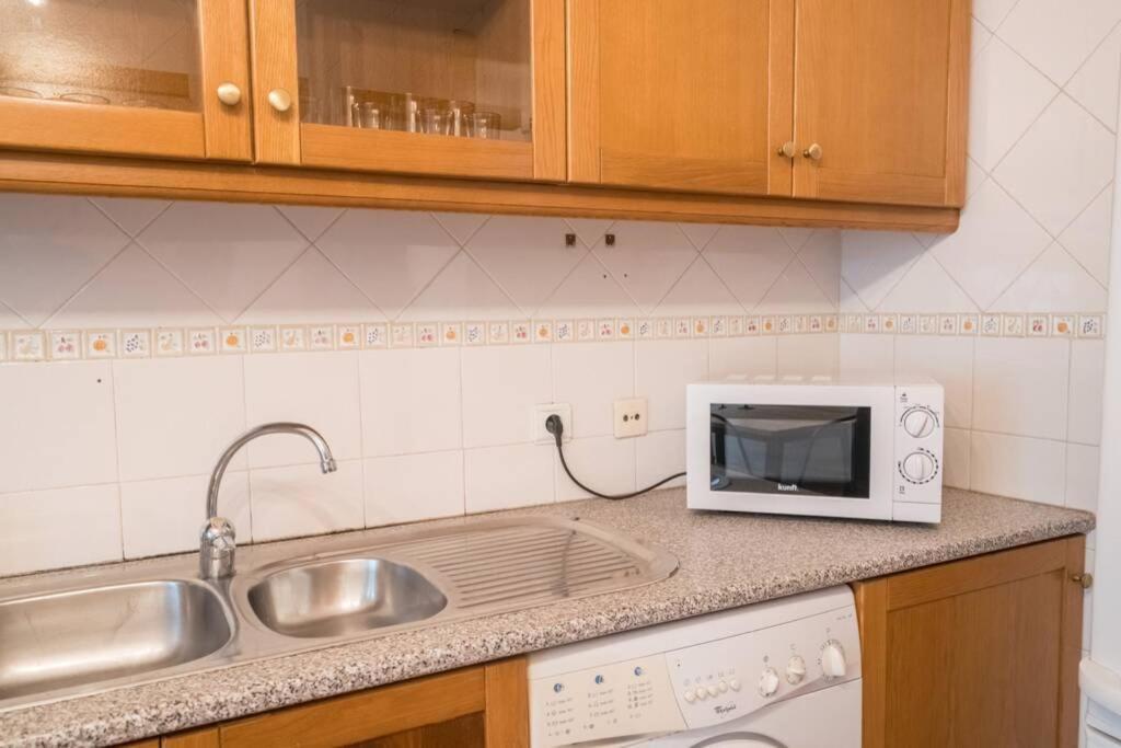 Beautiful Apartment Near The Center Of Lisbona Esterno foto