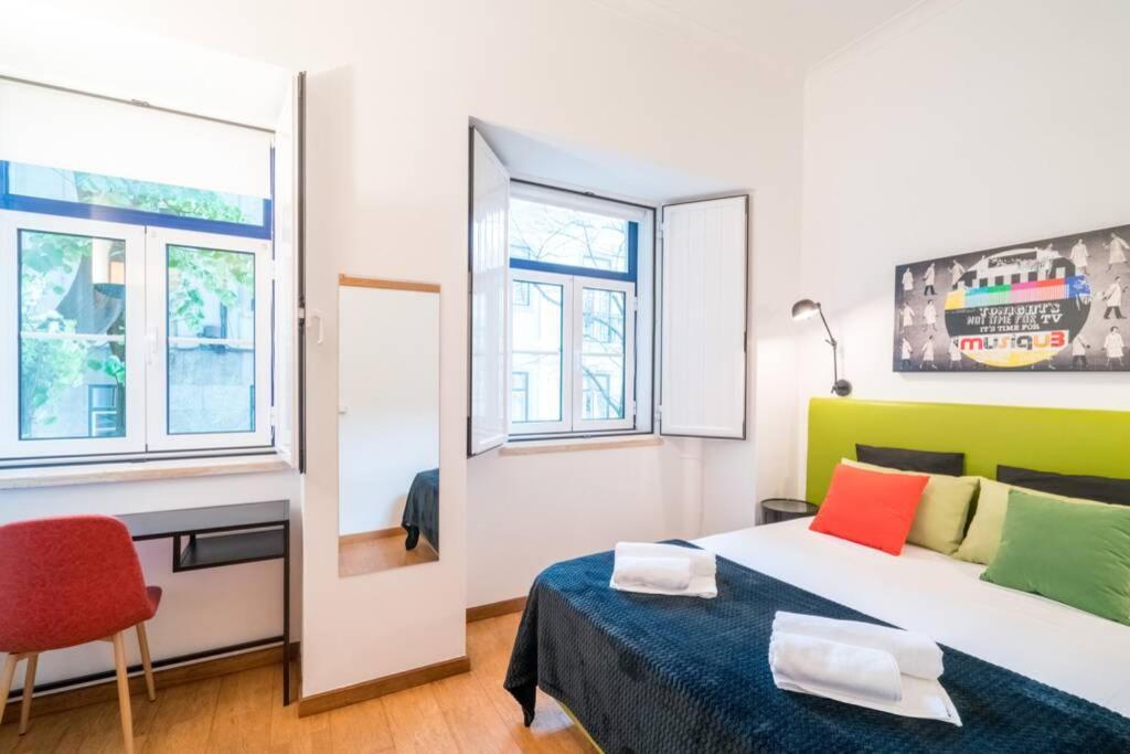Beautiful Apartment Near The Center Of Lisbona Esterno foto