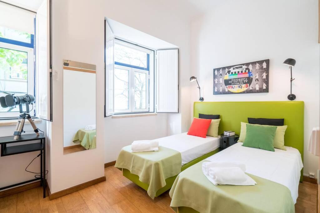 Beautiful Apartment Near The Center Of Lisbona Esterno foto