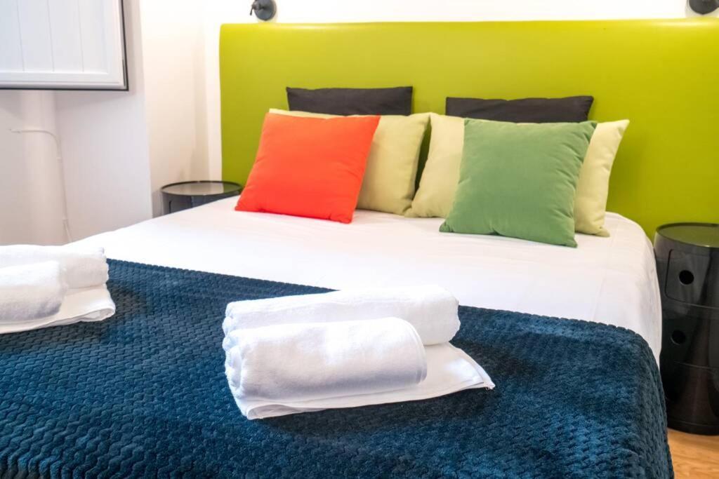 Beautiful Apartment Near The Center Of Lisbona Esterno foto
