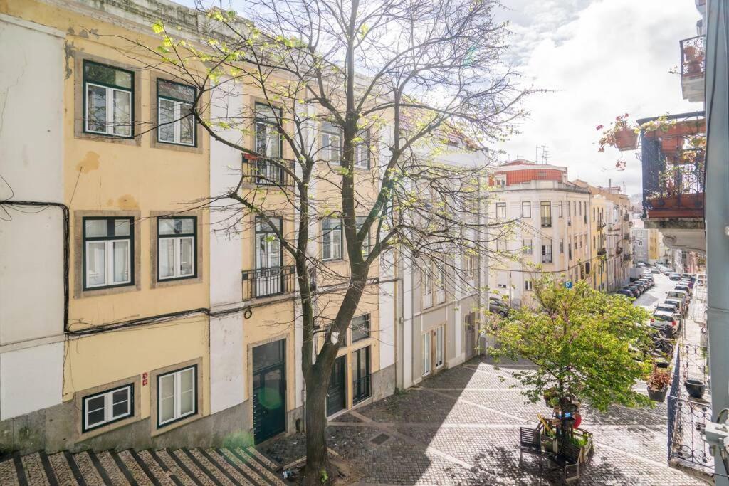 Beautiful Apartment Near The Center Of Lisbona Esterno foto