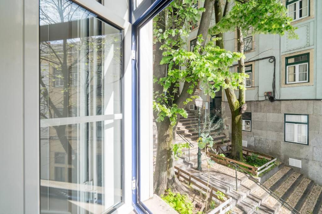 Beautiful Apartment Near The Center Of Lisbona Esterno foto